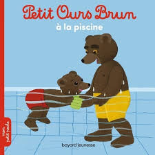 PETIT OURS BRUN A LA PISCINE (SOUPLE)